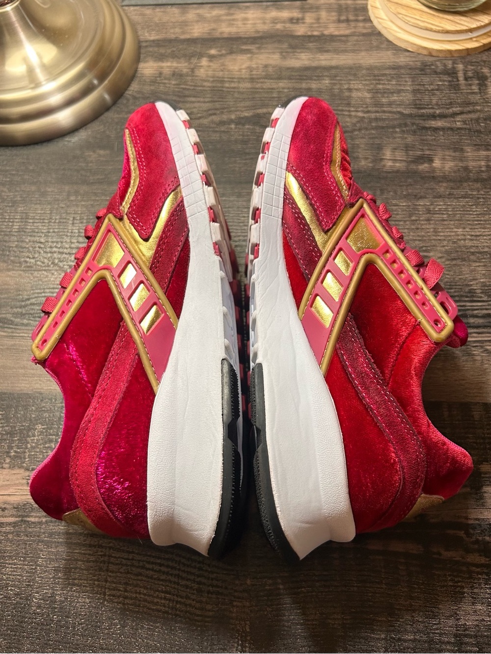 Brooks Regent Women’s Shoes Velvet Fuchsia Pink Gold Trim - Picture 4 of 7